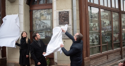 Plakettet avattak Csíkszeredában Szent-Györgyi Albert és Hirsch Hugó emlékére